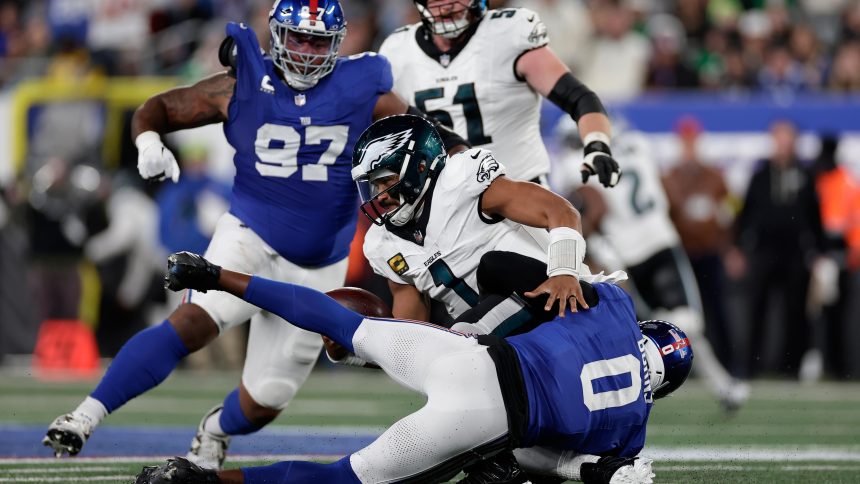 Jalen Hurts, Eagles Ripped by NFL Fans After 2nd Straight Loss Following Giants' Win