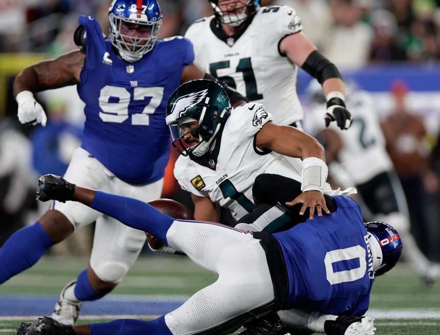 Jalen Hurts, Eagles Ripped by NFL Fans After 2nd Straight Loss Following Giants' Win