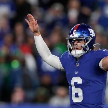 Jaxson Dart Makes History, Joins Mahomes, Lamar in Elite Company as Giants Beat Eagles