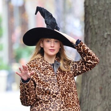 Jennifer Lawrence Adds a Surprising, Seasonal Accessory to Her Fave Jennifer Lawrence Adds a Surprising, Seasonal Accessory to Her Fave Leopard Coat