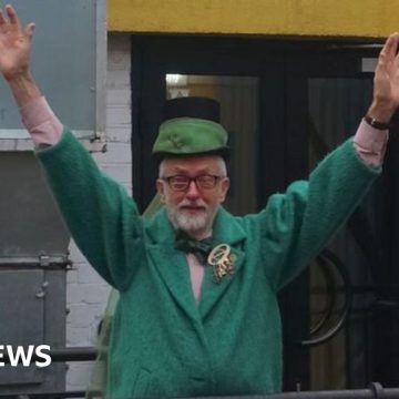 Jeremy Corbyn to make cameo in Wicked-inspired drag pantomime Jeremy Corbyn to make cameo in Wicked-inspired drag pantomime