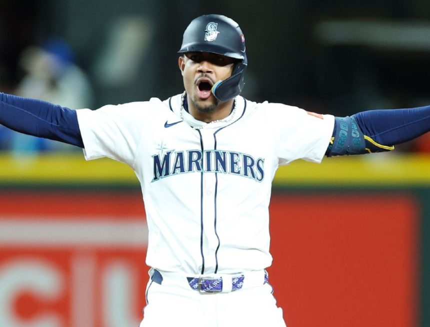 Julio Rodriguez sparks Mariners in Game 2 win over Tigers