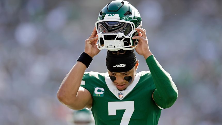 Justin Fields Benched for Tyrod Taylor, Jets' Aaron Glenn Undecided About Future QB1