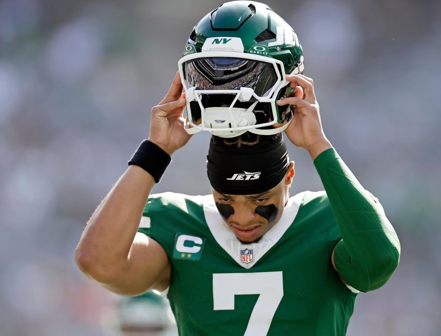 Justin Fields Benched for Tyrod Taylor, Jets' Aaron Glenn Undecided About Future QB1