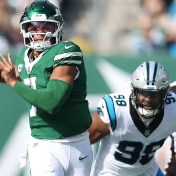 Justin Fields shrugs off Jets owner Woody Johnson's criticism