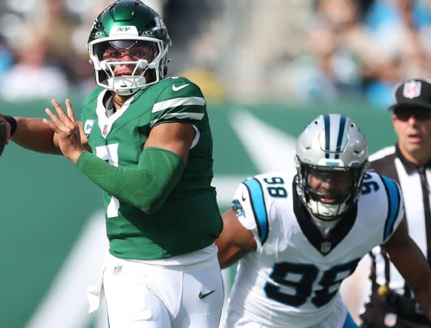 Justin Fields shrugs off Jets owner Woody Johnson's criticism