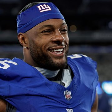 Kayvon Thibodeaux Says 'F--k Them Eagles' in Video After Giants' Upset Win on TNF