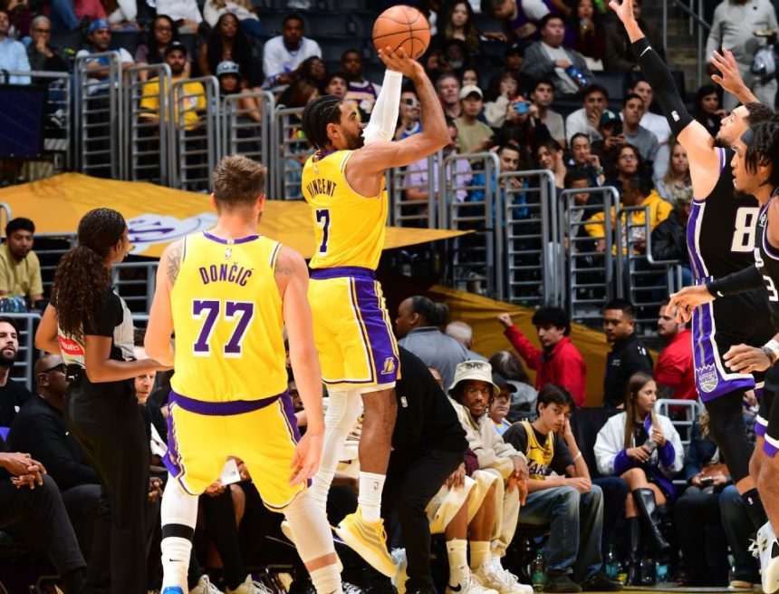 Lakers feature opening night starting 5 in preseason finale