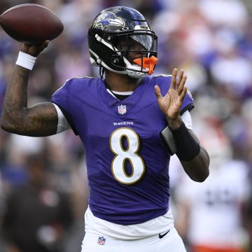 Lamar Jackson Out for Ravens vs. Bears with Hamstring Injury, Lamar Jackson Out for Ravens vs. Bears with Hamstring Injury, Tyler Huntley to Start