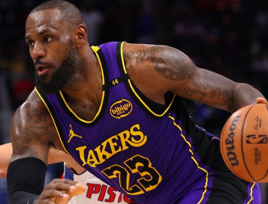 LeBron James (glute) sidelined to open Lakers' training camp