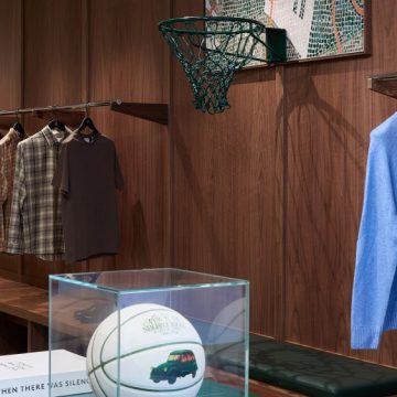 Les Deux Expands Globally With Paris Flagship and U.S. Distribution Copenhagen-based brand Les Deux's new Paris flagship in the Marais.