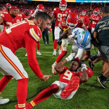 Lions' Branch smacks Chiefs' Smith-Schuster, setting off scrum