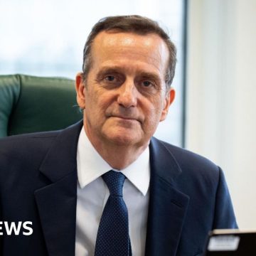 MPs demand chief prosecutor explain China spy case collapse