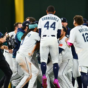 Mariners Advance to ALCS with Historic 15th-Inning Walk-Off vs. Tigers, Wow MLB Fans
