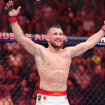Merab Dvalishvili Beats Cory Sandhagen By UD to Retain Bantamweight Title at UFC 320
