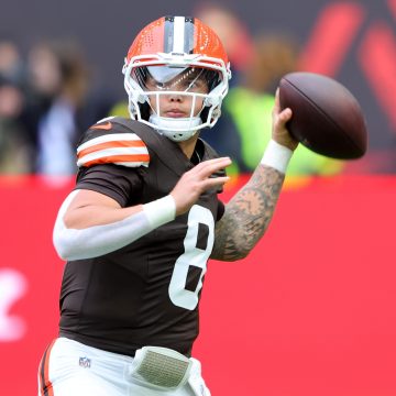 NFL Fans Praise Gabriel for Holding Off Shedeur Sanders as Wentz, Vikings Beat Browns
