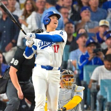 Ohtani's 3 HRs, 10-K gem spark Dodgers' NLCS sweep of Brewers
