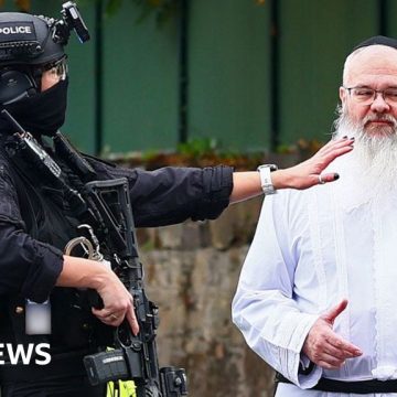 PM praises rabbi and security staff who blocked attacker