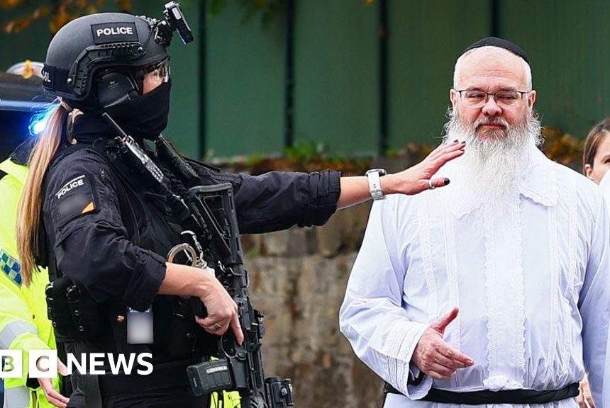 PM praises rabbi and security staff who blocked attacker