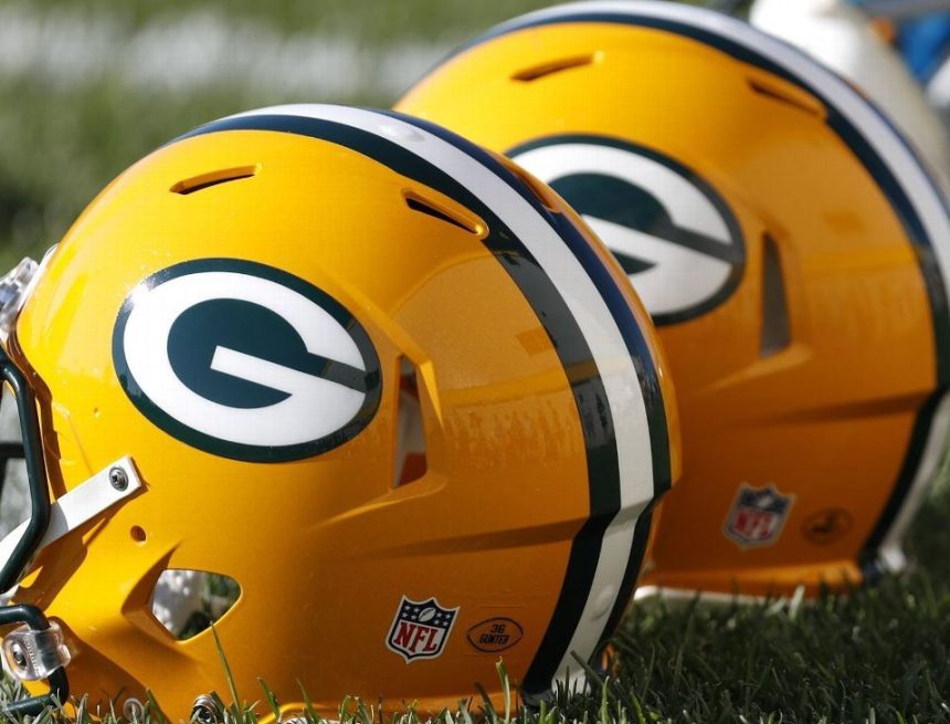 Packers' flight to Phoenix delayed by more than five hours