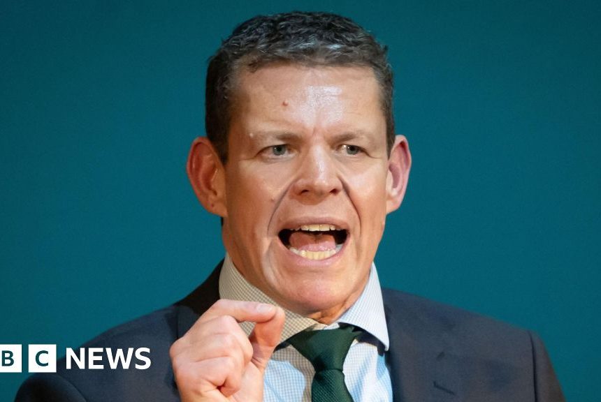 Plaid Cymru promises independence plan, but not in first term