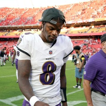 Ravens remain mum on injured Lamar Jackson's status vs. Texans