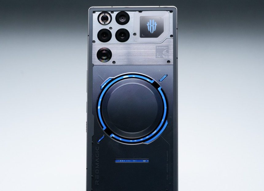 Redmagic 11 Pro is the first phone with liquid cooling