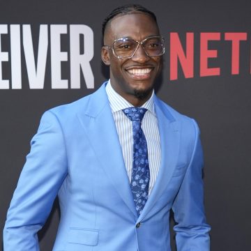 Robert Griffin III Posts Photos of 'Scary' Car Crash, Says He, His Family Are Safe