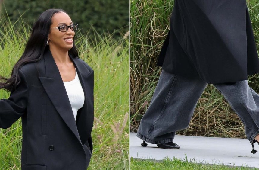 Solange Knowles in Loewe's Toy Pumps during Paris Fashion Week on Friday.