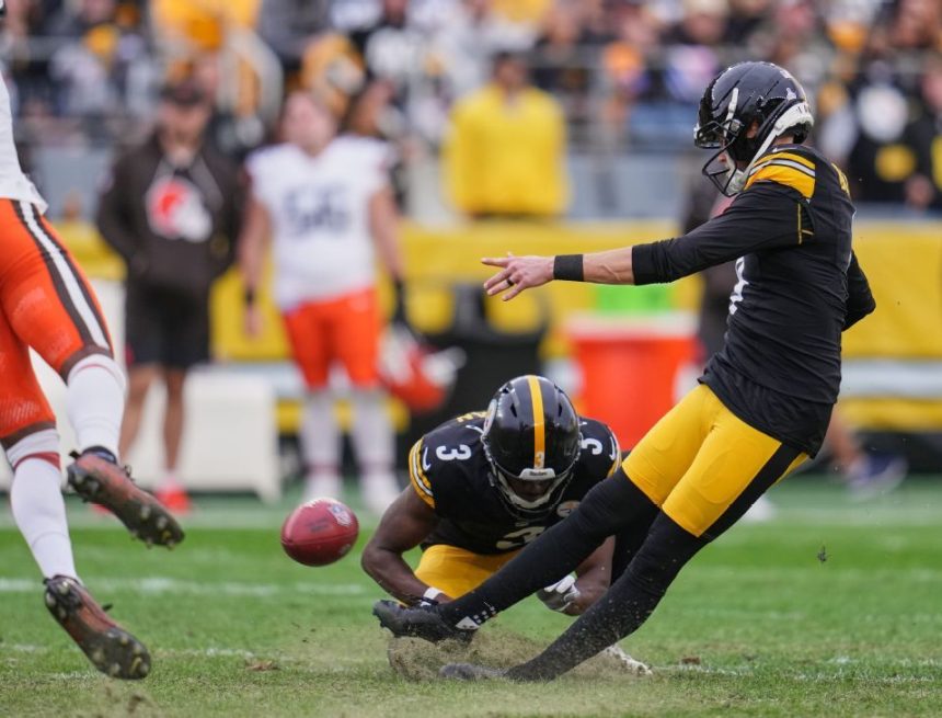 Source: Players miffed over surface at Steelers' Acrisure Stadium