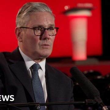 Starmer vows rethink on international law to tackle migration