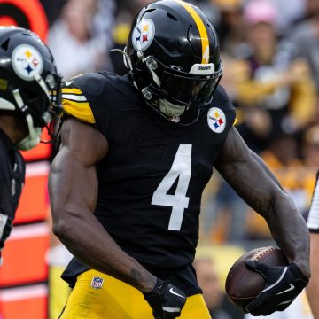 Steelers Reportedly Eye Trade for 'Speed Threat' to Help Aaron Rodgers, DK Metcalf