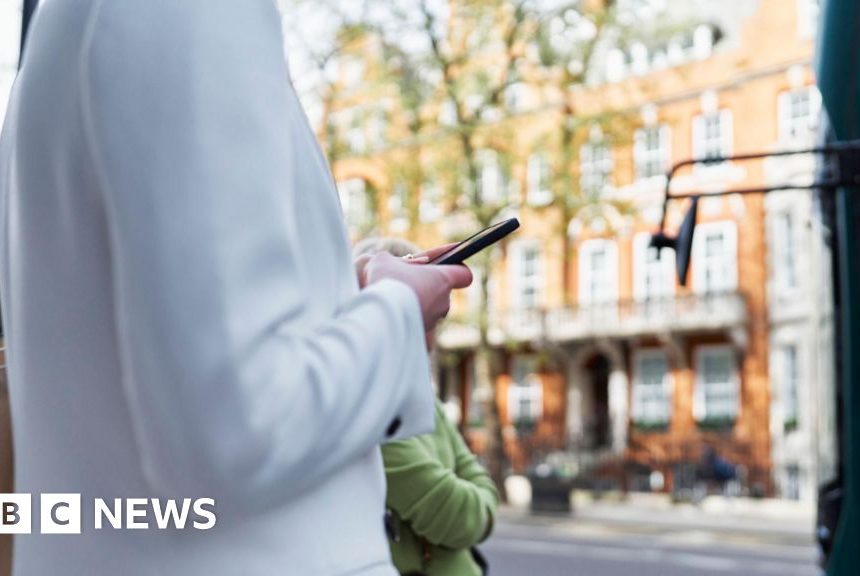 Tech bosses could stop mobile phone theft, say MPs