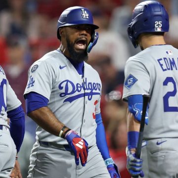 Teoscar Hernandez HR fuels rally as Dodgers outlast Phillies