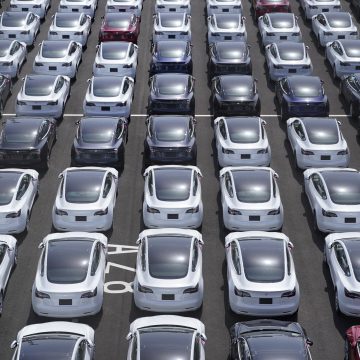 Tesla reverses sales decline in Q3, sells 50k more cars than it built