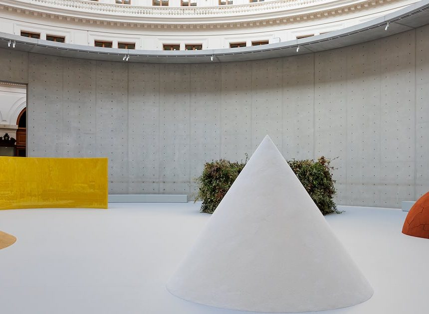 The Importance of Minimalism in a Maximalist World