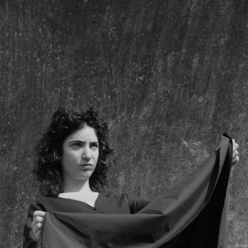 The exhibition reawakening women’s resistance and fight for freedom from the past.