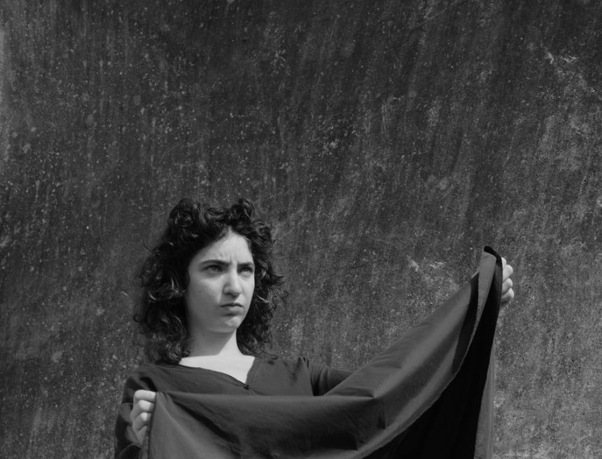 The exhibition reawakening women’s resistance and fight for freedom from the past.