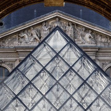 Thieves Steal ‘Priceless’ Jewels From Paris’ Louvre
