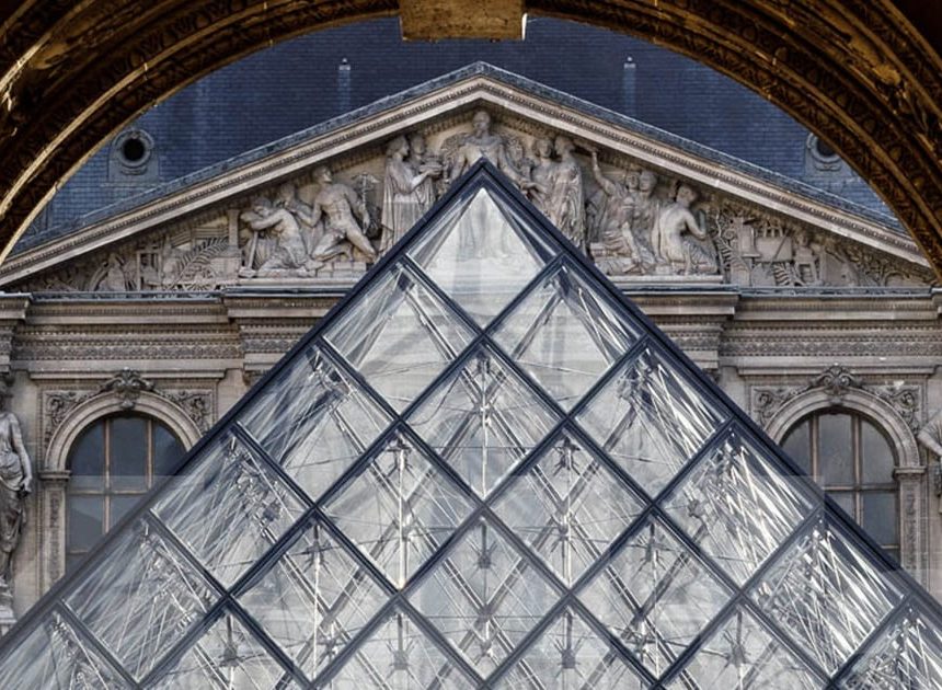 Thieves Steal ‘Priceless’ Jewels From Paris’ Louvre