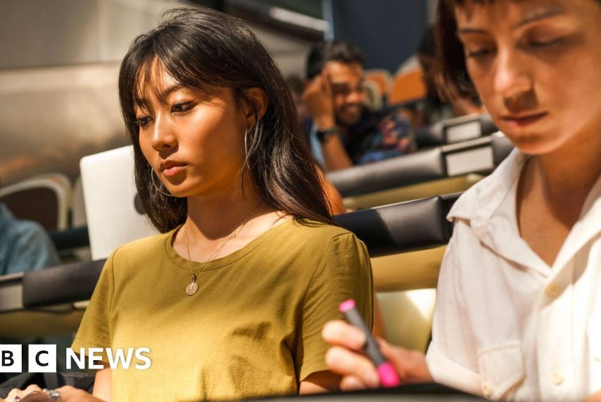 University tuition fees in England to rise with inflation every year from 2026