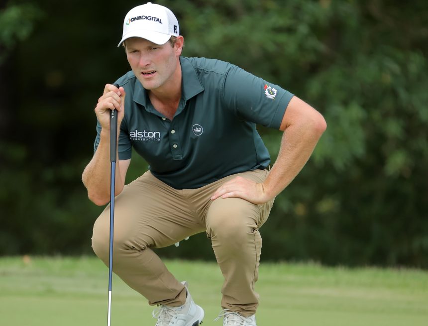 Vince Whaley Hits Shot While Standing in Lake With Alligator in Water Nearby on Video