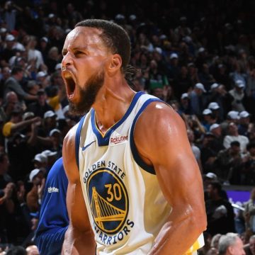 Warriors survive Gordon's 50 as Curry stars in clutch Warriors survive Gordon's 50 as Curry stars in clutch
