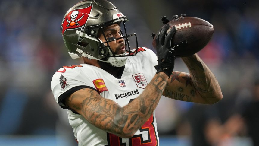 What's Mike Evans' Injury? What to Expect from Bucs' WR After Being Carted Off Field