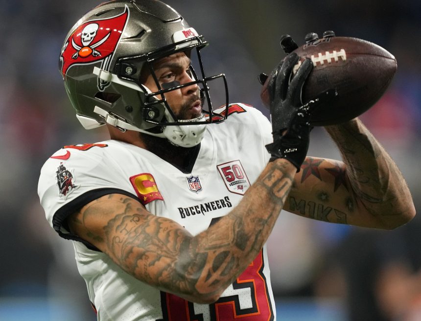 What's Mike Evans' Injury? What to Expect from Bucs' WR After Being Carted Off Field