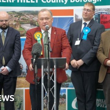 Whittle pays emotional tribute to Hefin David