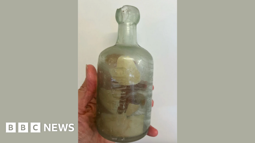Messages in a bottle from WWI soldiers found on Australian Messages in a bottle from WWI soldiers found on Australian coast