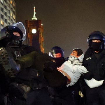 Videos show Berlin police beating pro-Palestine protesters | Police