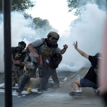 Border Patrol agents shoot woman amid Chicago immigration protests | Donald Trump News