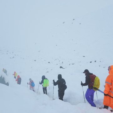 More than 350 trekkers escape blizzard-hit Everest, hundreds still stranded | Mount Everest News